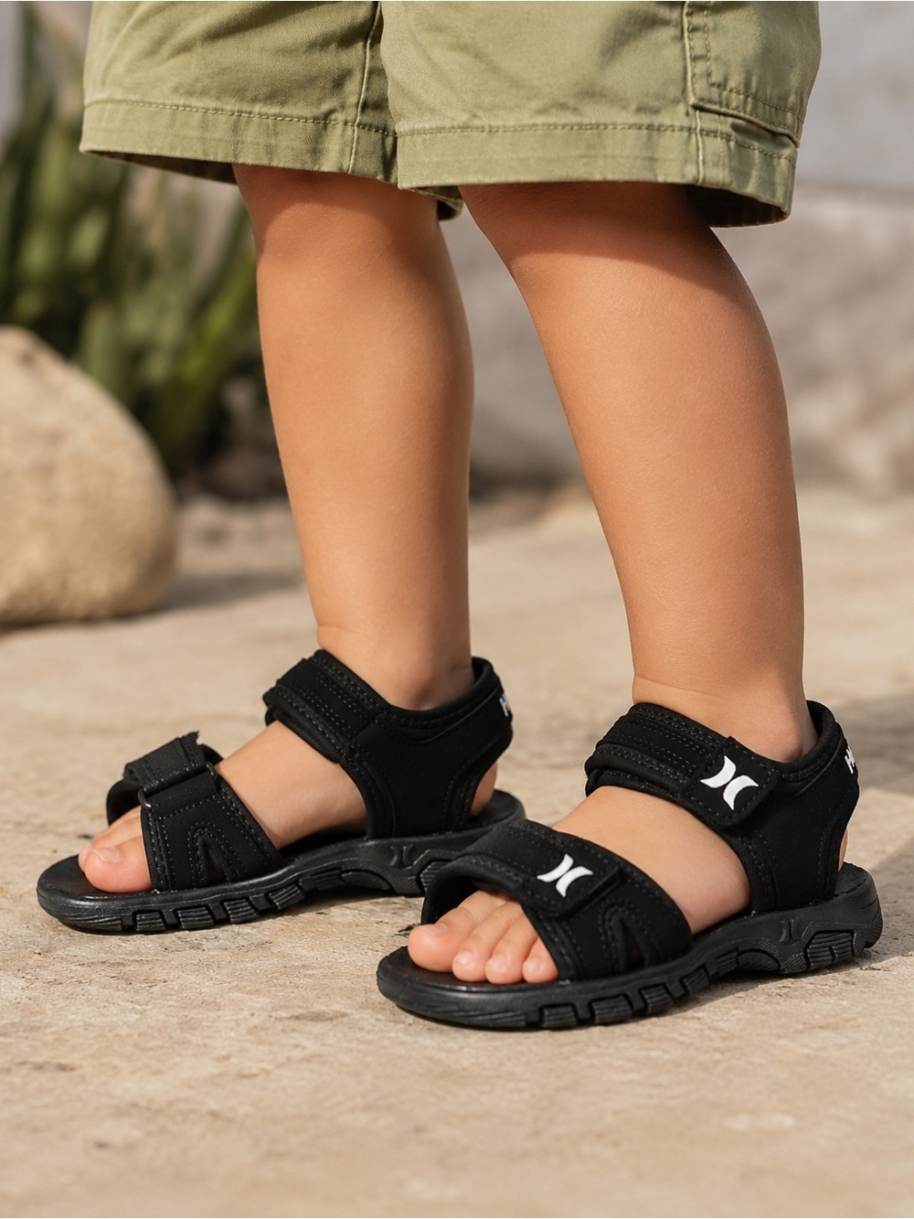 Hurley Kids Toddler size 6 Black Open-Toe Velcro Sandals